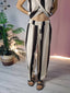 Pantalone Ariel – Righe fluide dal carattere deciso