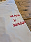 T-Shirt ricamata "va bene lo stesso"